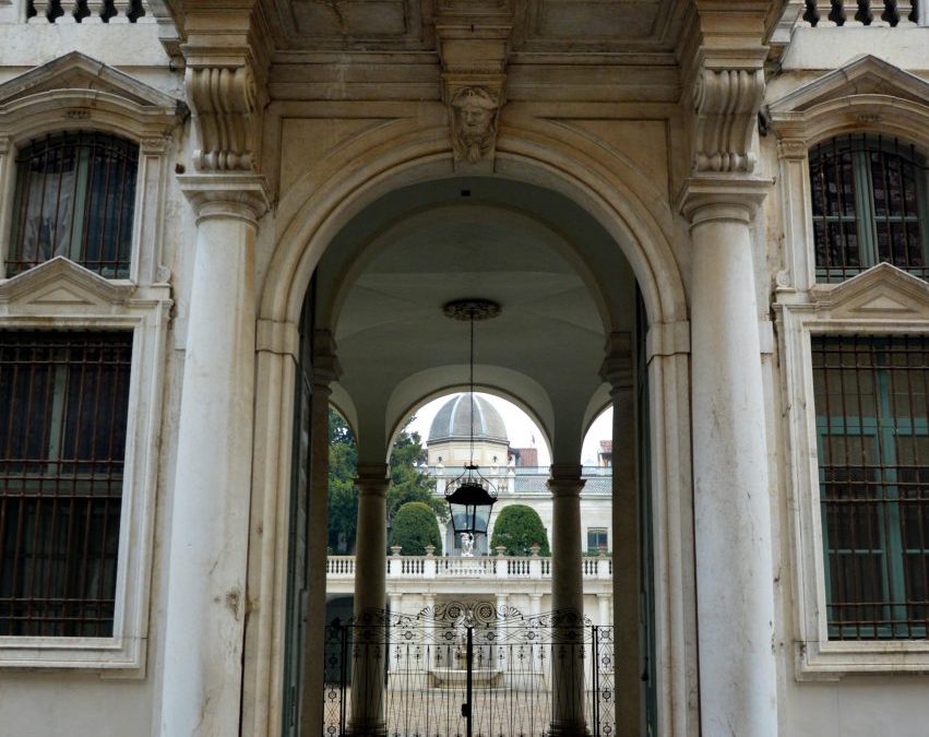 FACCIATE, PORTALI E CORTILI DELLA QUADRA DI SAN GIOVANNI