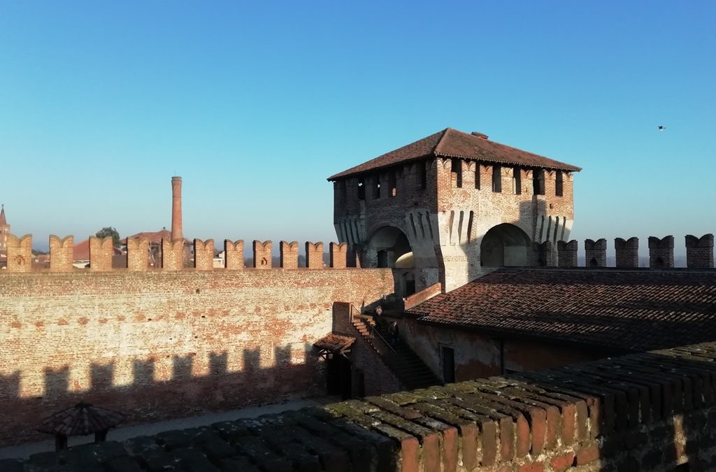 PASQUETTA NELL’ANTICO BORGO DI SONCINO, TRA LA ROCCA E GLI STAMPATORI