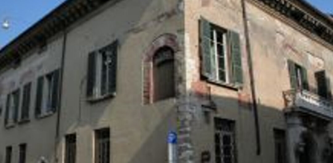 COL NASO ALL’INSU’ IN VIA ELIA CAPRIOLO